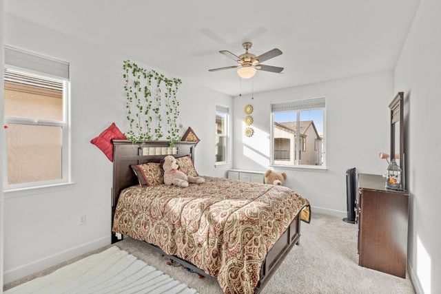 5643 Sailrock St, Sacramento, CA 95835