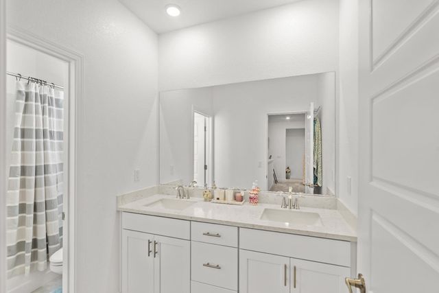 5643 Sailrock St, Sacramento, CA 95835