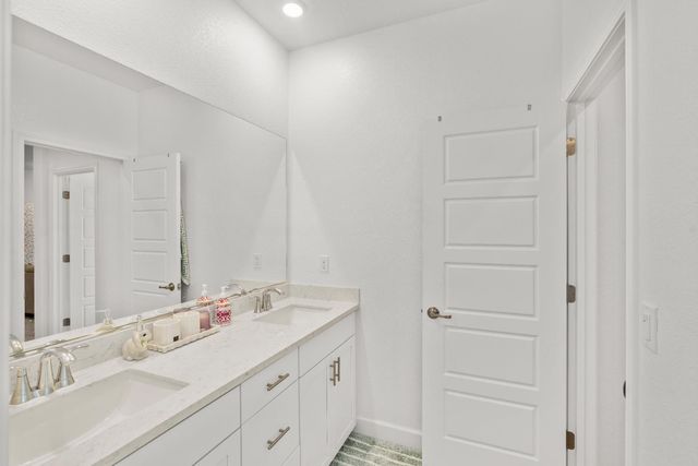 5643 Sailrock St, Sacramento, CA 95835