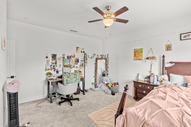 5643 Sailrock St, Sacramento, CA 95835