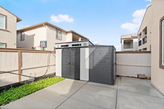 5643 Sailrock St, Sacramento, CA 95835