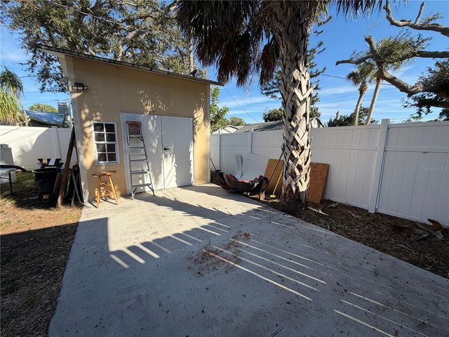 495 BURKE ROAD, Venice, FL 34293