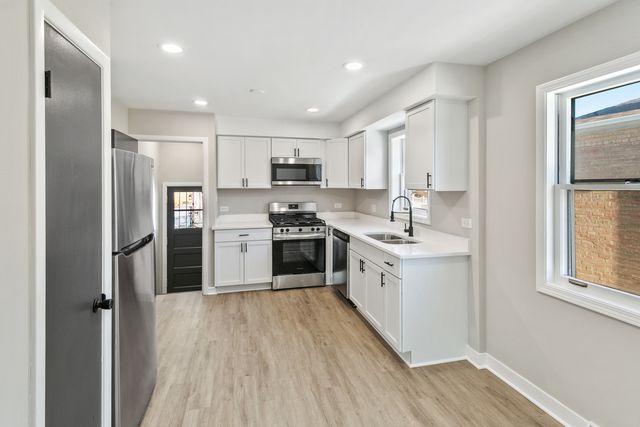 752 E 164th Street, South Holland, IL 60473