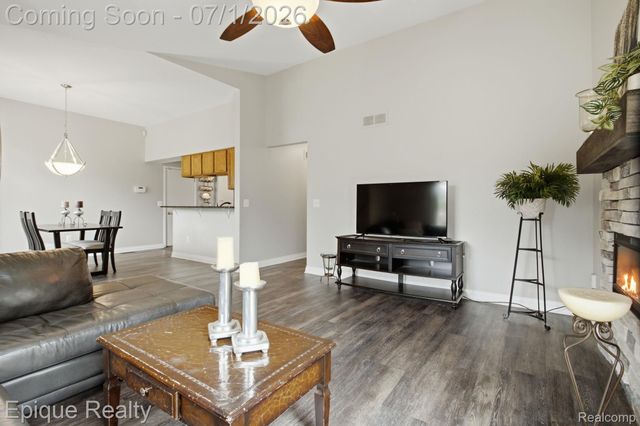 1982 Valley Lane, Orion Charter Township, MI 48360
