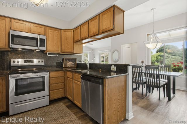 1982 Valley Lane, Orion Charter Township, MI 48360