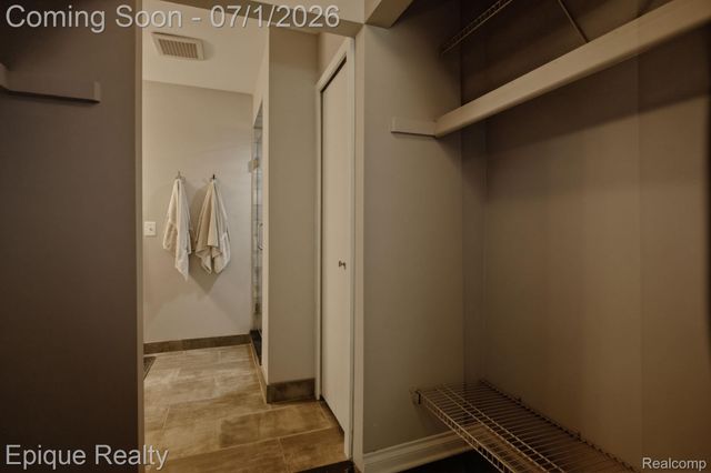 1982 Valley Lane, Orion Charter Township, MI 48360