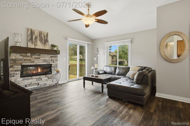 1982 Valley Lane, Orion Charter Township, MI 48360