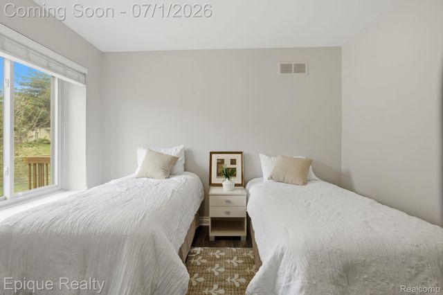 1982 Valley Lane, Orion Charter Township, MI 48360