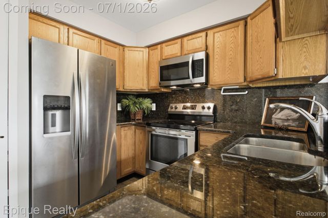 1982 Valley Lane, Orion Charter Township, MI 48360