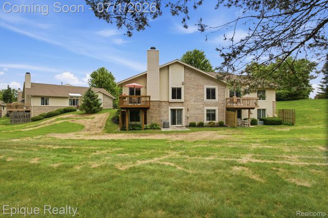 1982 Valley Lane, Orion Charter Township, MI 48360