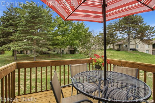 1982 Valley Lane, Orion Charter Township, MI 48360