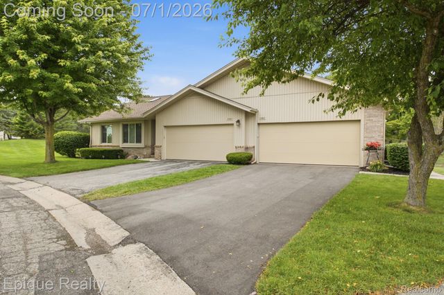 1982 Valley Lane, Orion Charter Township, MI 48360