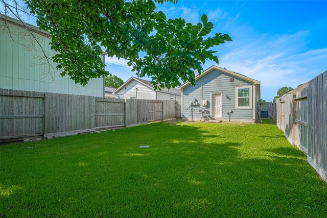 6418 Gresham Street, Wallis, TX 77485