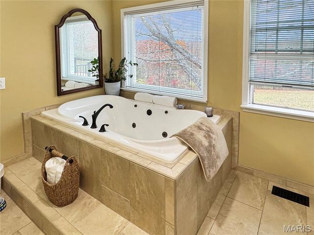 14 Oak Ridge Drive, Washington, MO 63090