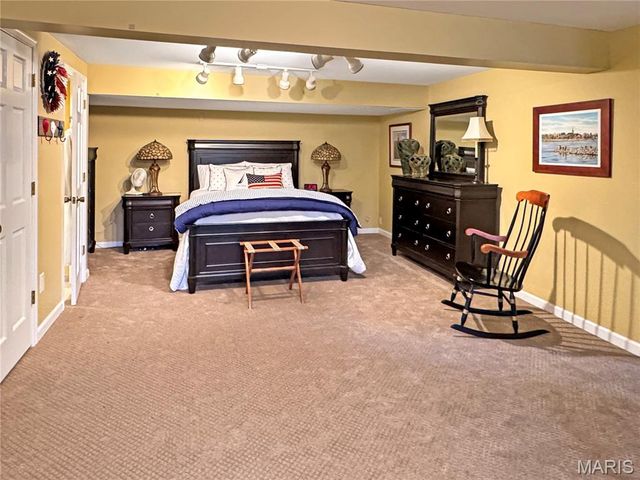 14 Oak Ridge Drive, Washington, MO 63090