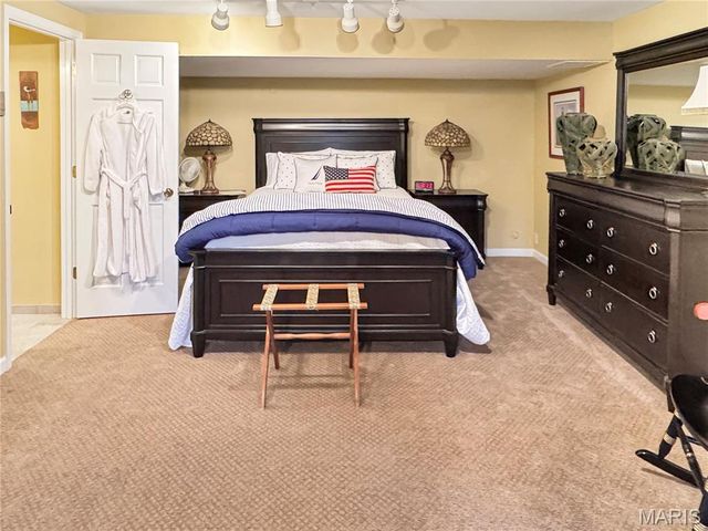 14 Oak Ridge Drive, Washington, MO 63090