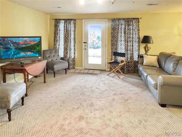 14 Oak Ridge Drive, Washington, MO 63090