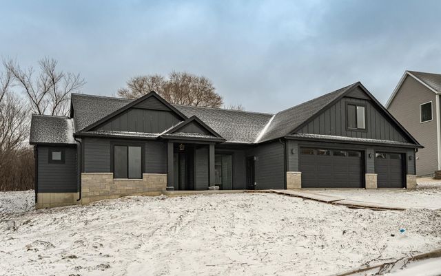 2844 Pinewood Ridge Drive SE, Rochester, MN 55904