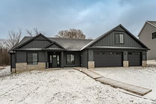 2844 Pinewood Ridge Drive SE, Rochester, MN 55904