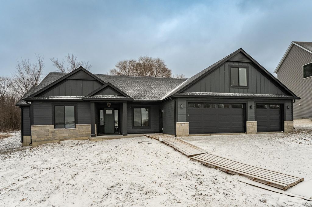 2844 Pinewood Ridge Drive SE, Rochester, MN 55904