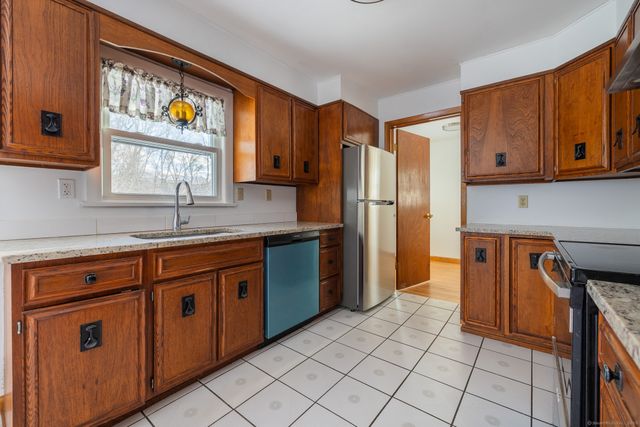 3845 Old Town Road, Bridgeport, CT 06606