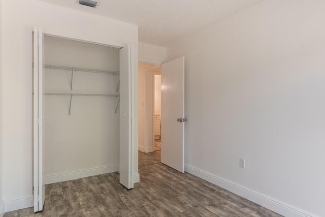5847 S 37th Street, Greenacres, FL 33463