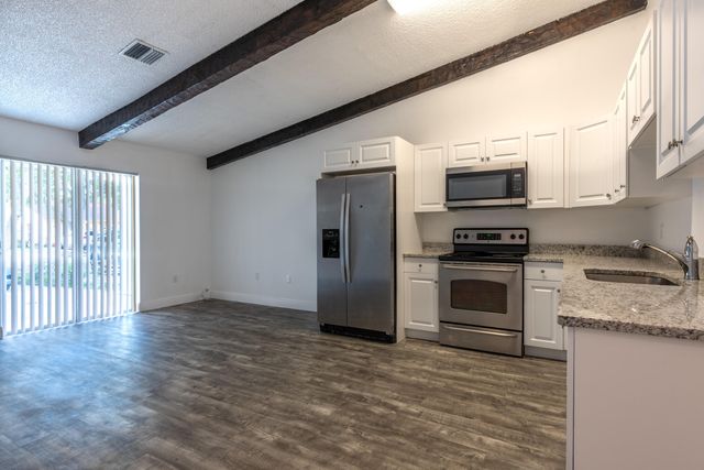 5847 S 37th Street, Greenacres, FL 33463