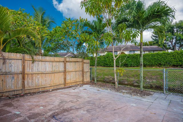 5847 S 37th Street, Greenacres, FL 33463