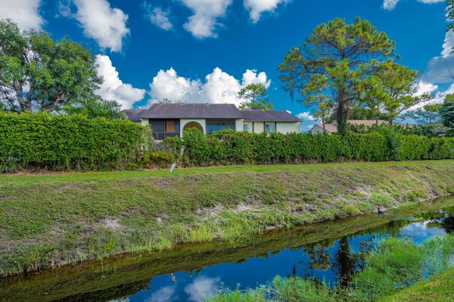 5847 S 37th Street, Greenacres, FL 33463