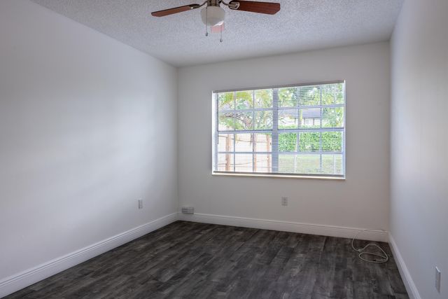 5847 S 37th Street, Greenacres, FL 33463