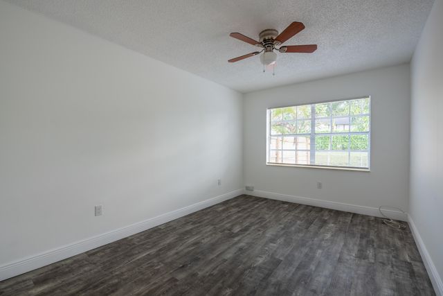 5847 S 37th Street, Greenacres, FL 33463