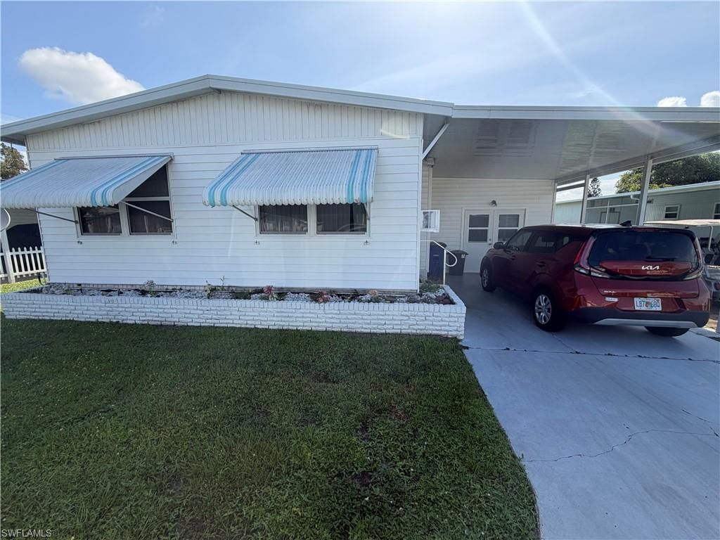 653 Future DR, NORTH FORT MYERS, FL 33917 — exterior