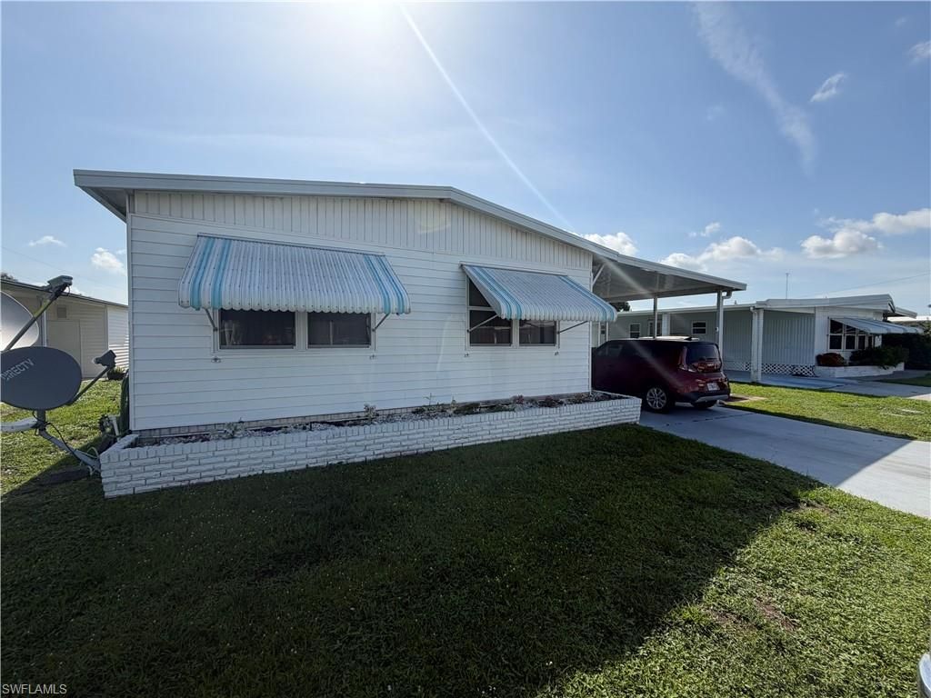 653 Future DR, NORTH FORT MYERS, FL 33917 — photo 2