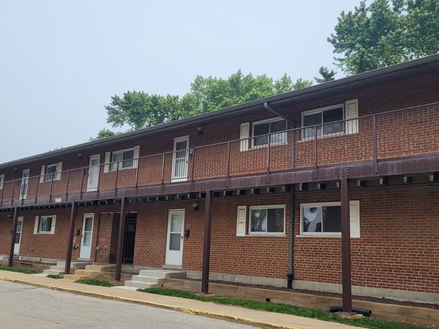 1840 W Hatherleigh Court 2D, Mount Prospect, IL 60056