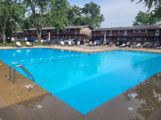 1840 W Hatherleigh Court 2D, Mount Prospect, IL 60056