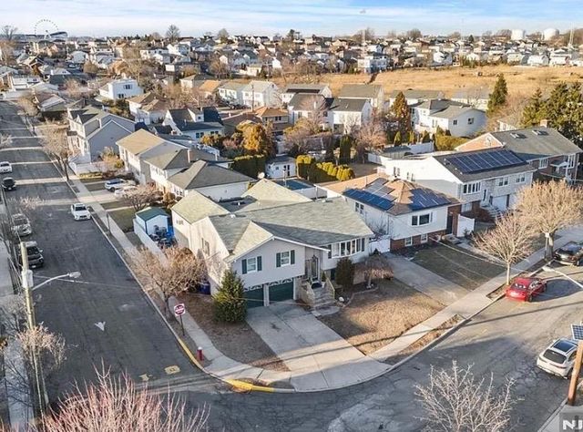 40 VALLEY CT, Secaucus, NJ 07094