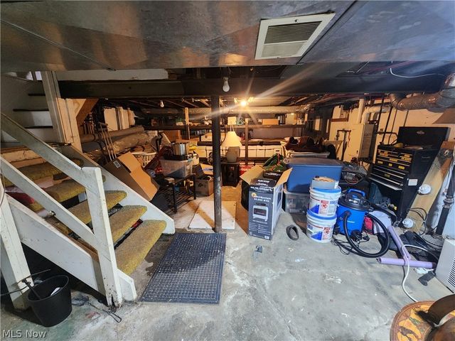 249 Howland Wilson Road SE, Warren, OH 44484