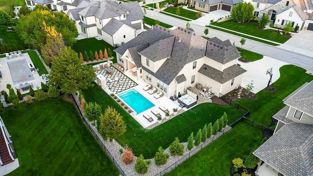 17220 Goddard Street, Overland Park, KS 66221