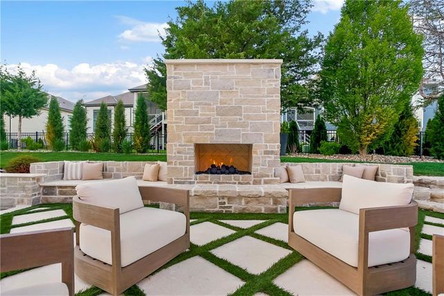 17220 Goddard Street, Overland Park, KS 66221