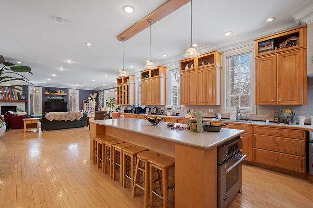 28W280 Oak Creek Court, West Chicago, IL 60185