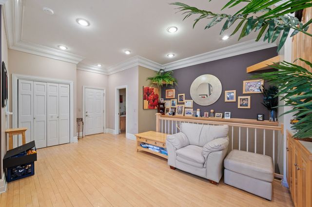 28W280 Oak Creek Court, West Chicago, IL 60185