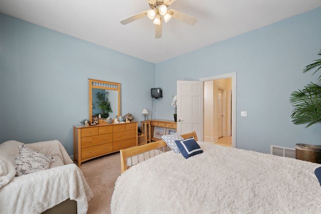 28W280 Oak Creek Court, West Chicago, IL 60185