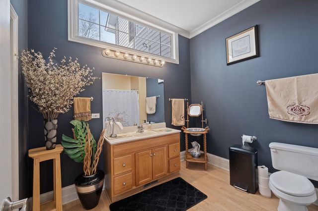 28W280 Oak Creek Court, West Chicago, IL 60185