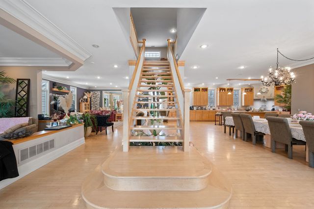 28W280 Oak Creek Court, West Chicago, IL 60185