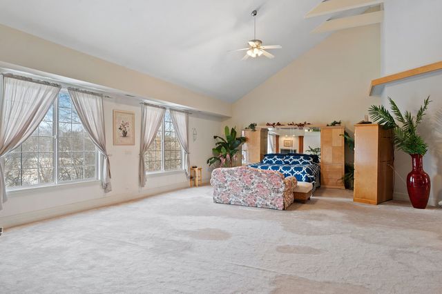 28W280 Oak Creek Court, West Chicago, IL 60185