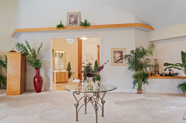 28W280 Oak Creek Court, West Chicago, IL 60185