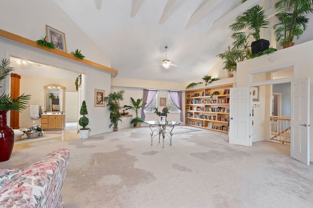 28W280 Oak Creek Court, West Chicago, IL 60185