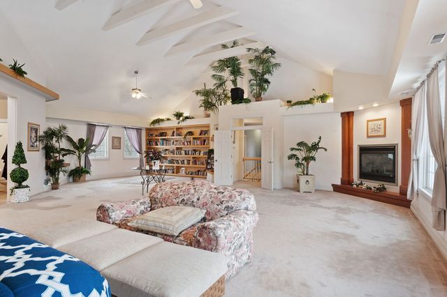 28W280 Oak Creek Court, West Chicago, IL 60185