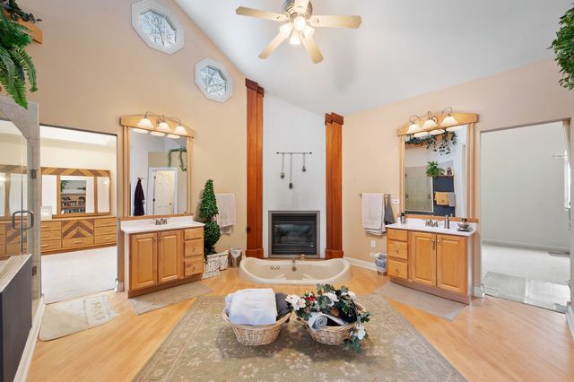 28W280 Oak Creek Court, West Chicago, IL 60185