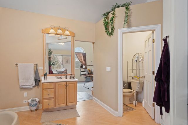 28W280 Oak Creek Court, West Chicago, IL 60185